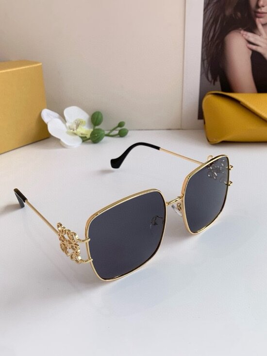 ✅NWT Authentic Loewe Sunglasses main image 5